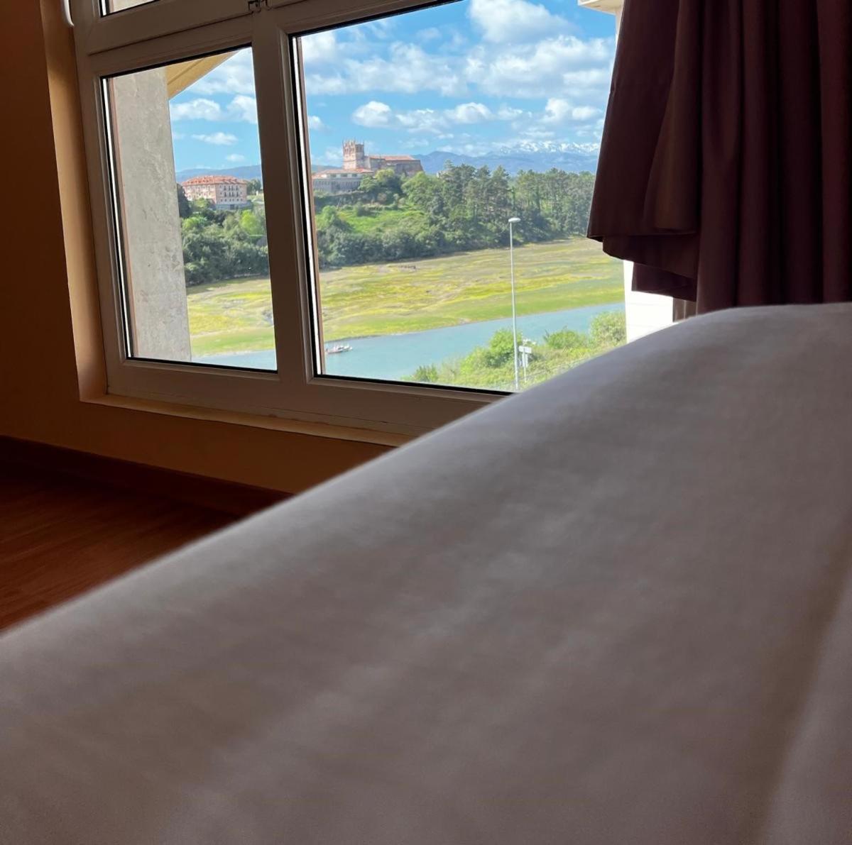 Hotel Faro De San Vicente Сан-Висенте-де-ла-Баркера Экстерьер фото